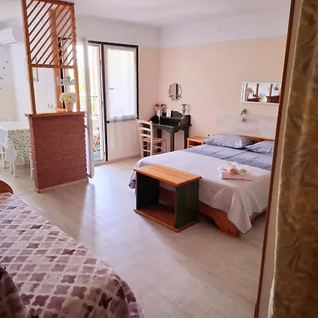 Kate Apartman *